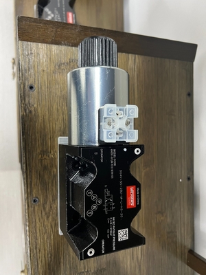 패키지 크기 5.00cm * 6.00cm * 7.00cm Cast Iron Solenoid Valve Dg4V-3-6bl-M-U-H7-69-En124
