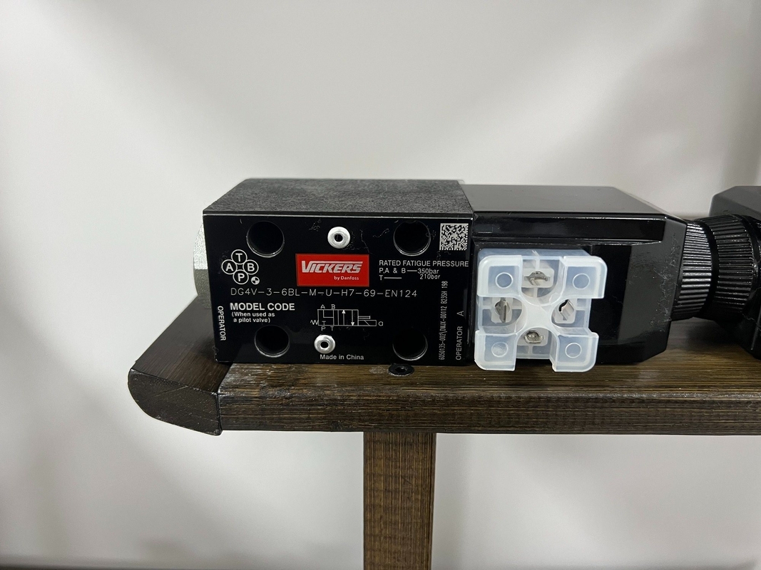 패키지 크기 5.00cm * 6.00cm * 7.00cm Cast Iron Solenoid Valve Dg4V-3-6bl-M-U-H7-69-En124