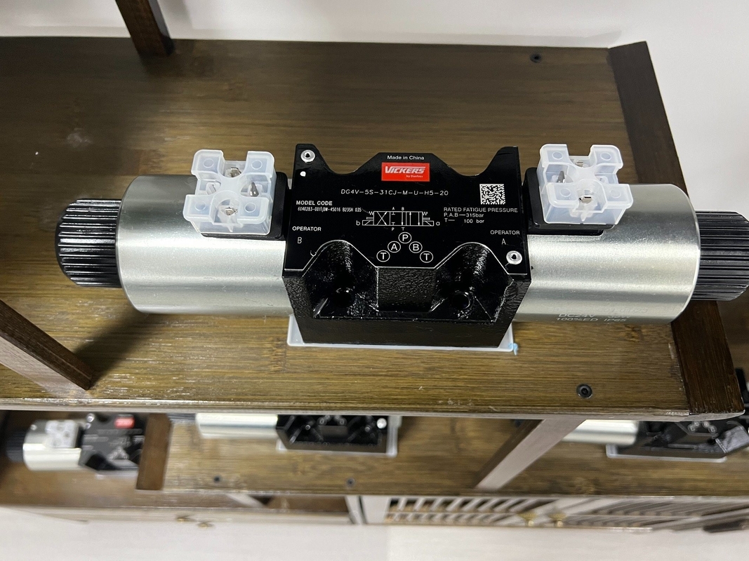 수압 제어 소레노이드 밸브 Dg4V-5s-31cj-M-U-H5-20 산업 기계 제어